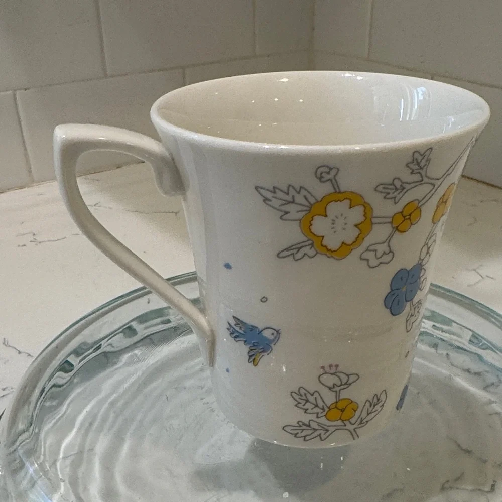Floral Ceramic Mug with Korean Script - Picture 5 of 11